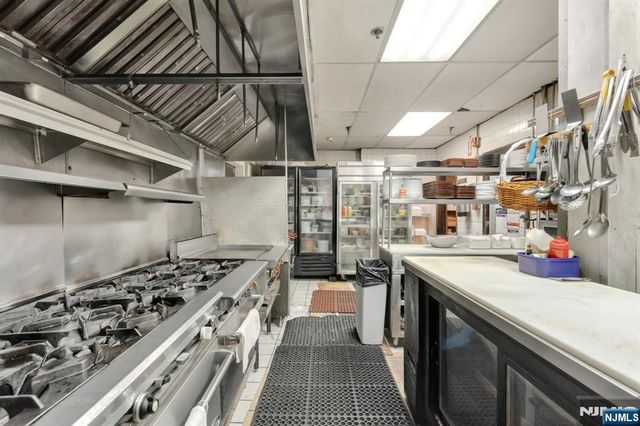 5910 Bergenline Avenue, West New York, NJ 07093