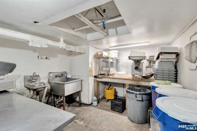 5910 Bergenline Avenue, West New York, NJ 07093