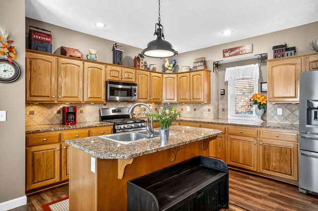 810 E Montarosa Drive, Nixa, MO 65714