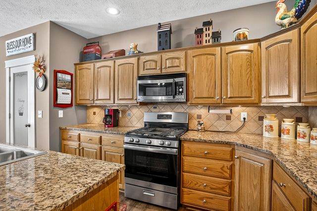 810 E Montarosa Drive, Nixa, MO 65714