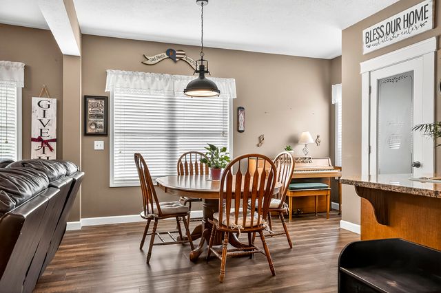 810 E Montarosa Drive, Nixa, MO 65714