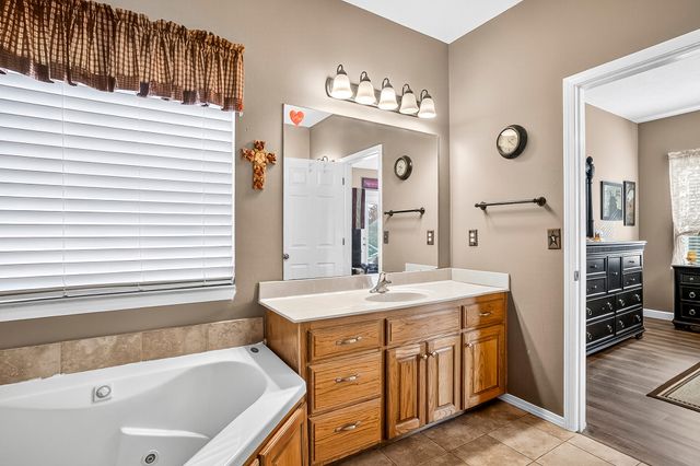 810 E Montarosa Drive, Nixa, MO 65714