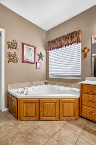 810 E Montarosa Drive, Nixa, MO 65714