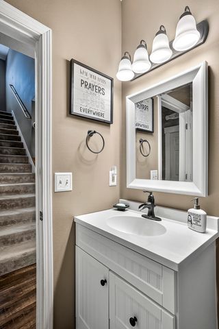 810 E Montarosa Drive, Nixa, MO 65714