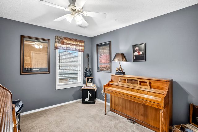 810 E Montarosa Drive, Nixa, MO 65714