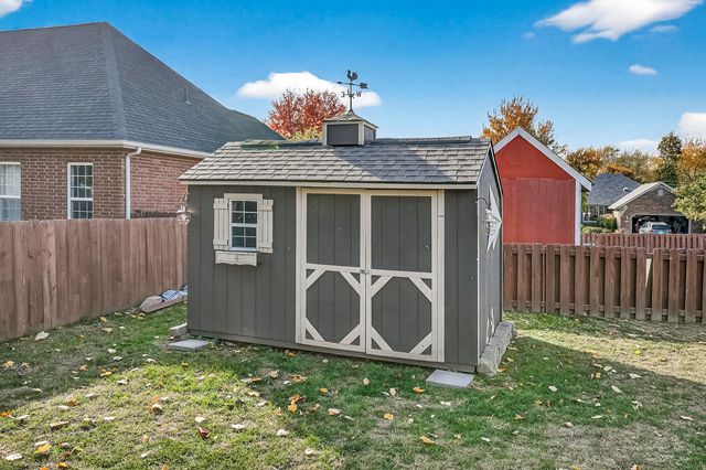 810 E Montarosa Drive, Nixa, MO 65714