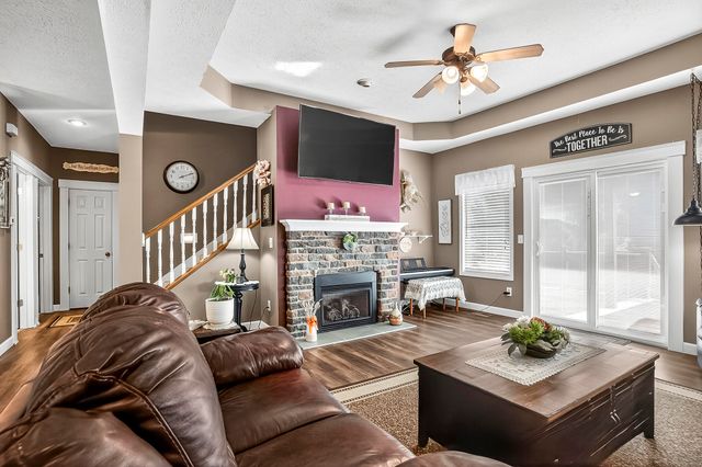 810 E Montarosa Drive, Nixa, MO 65714