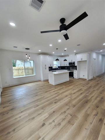 316 S Sandra Street A, Conroe, TX 77301