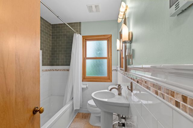 2081 Jefferson Avenue, Saint Paul, MN 55105
