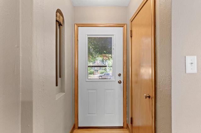 2081 Jefferson Avenue, Saint Paul, MN 55105
