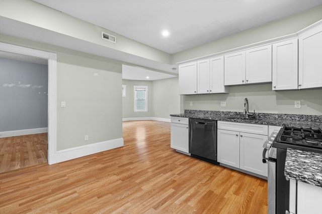 25 Howes St. 3A, Boston, MA 02125