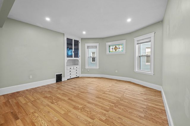 25 Howes St. 3A, Boston, MA 02125