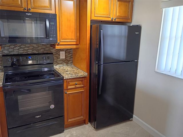 9230 Lagoon Pl 406, Davie, FL 33324