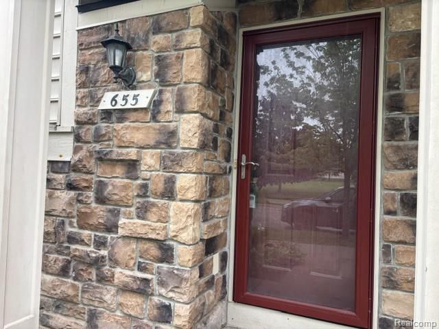 655 Lewa Downs Drive, Pontiac, MI 48341