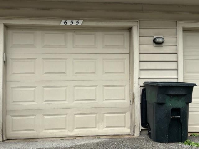 655 Lewa Downs Drive, Pontiac, MI 48341