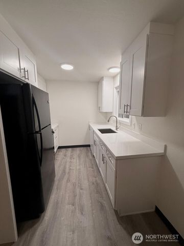 816 NW 60th St, Seattle, WA 98107