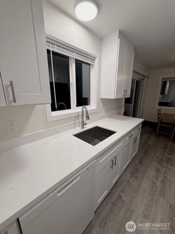 816 NW 60th St, Seattle, WA 98107