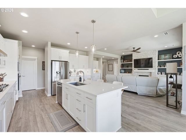 6302 Se MCINNIS St, Hillsboro, OR 97123