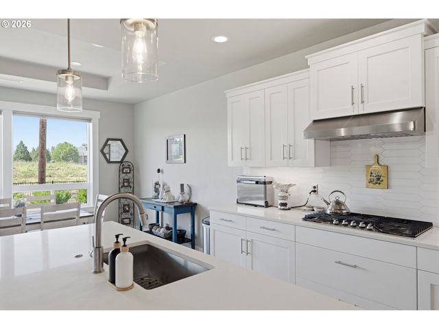6302 Se MCINNIS St, Hillsboro, OR 97123