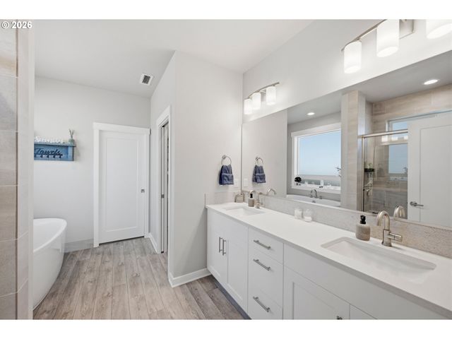 6302 Se MCINNIS St, Hillsboro, OR 97123