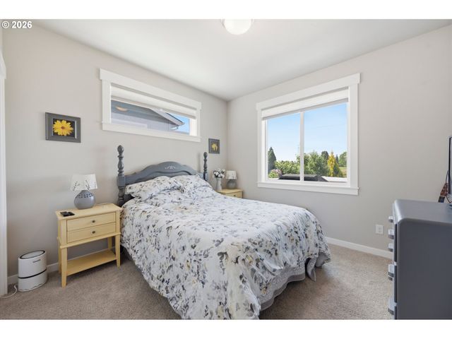 6302 Se MCINNIS St, Hillsboro, OR 97123