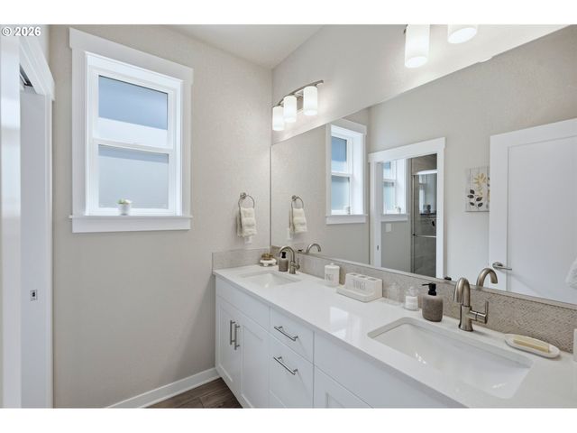 6302 Se MCINNIS St, Hillsboro, OR 97123