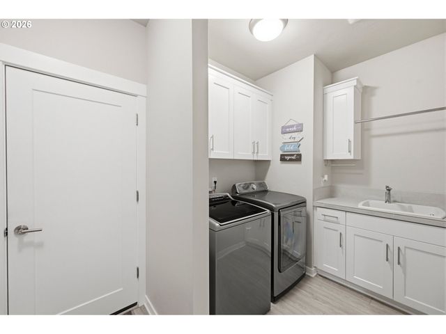 6302 Se MCINNIS St, Hillsboro, OR 97123