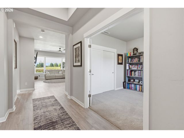 6302 Se MCINNIS St, Hillsboro, OR 97123
