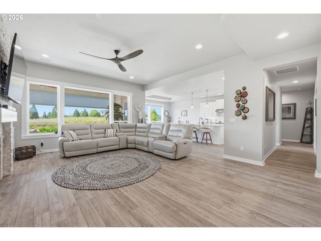 6302 Se MCINNIS St, Hillsboro, OR 97123