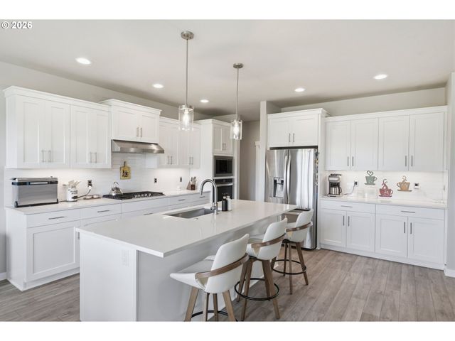 6302 Se MCINNIS St, Hillsboro, OR 97123