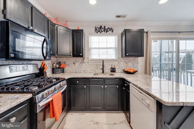 56 OAKTON DR, Atco, NJ 08004