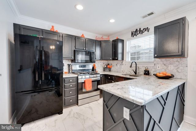 56 OAKTON DR, Atco, NJ 08004