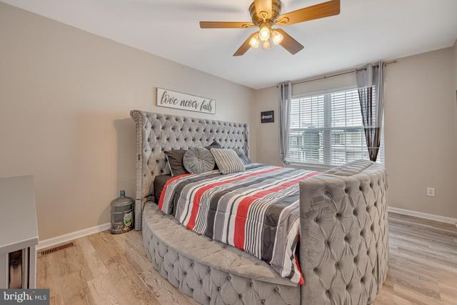 56 OAKTON DR, Atco, NJ 08004