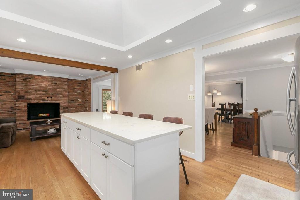 Image 10 of property listing at 9329 HARVEY RD, Silver Spring, MD 20910