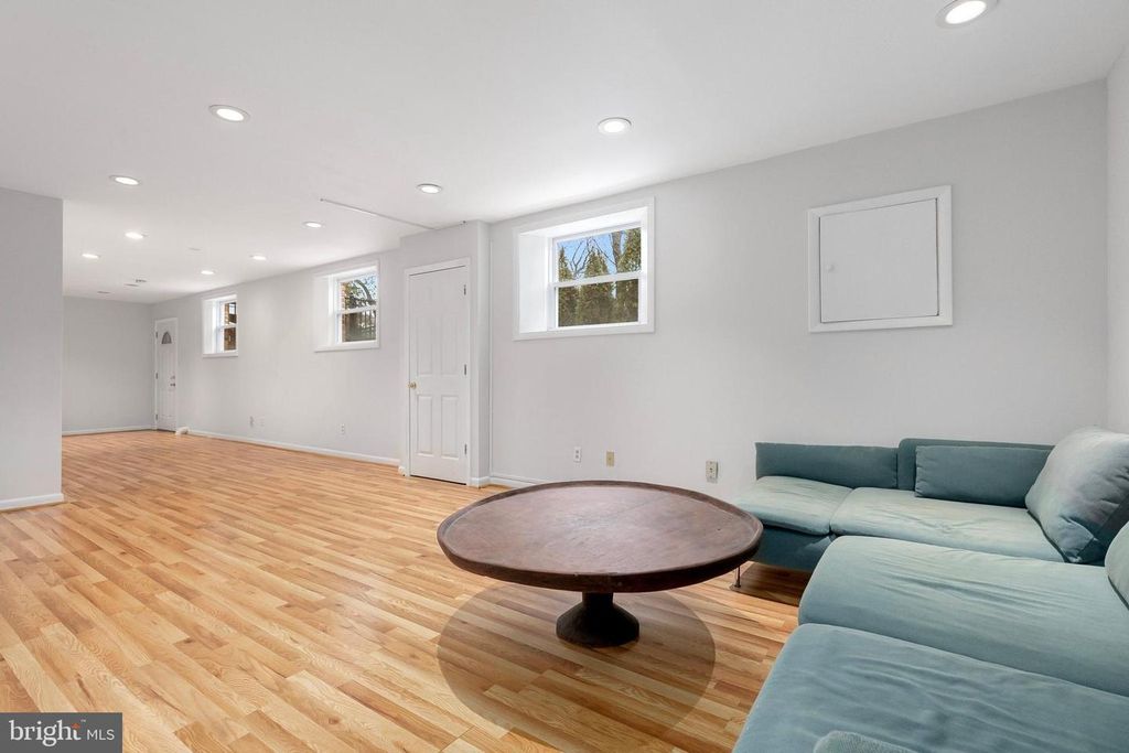 Image 23 of property listing at 9329 HARVEY RD, Silver Spring, MD 20910