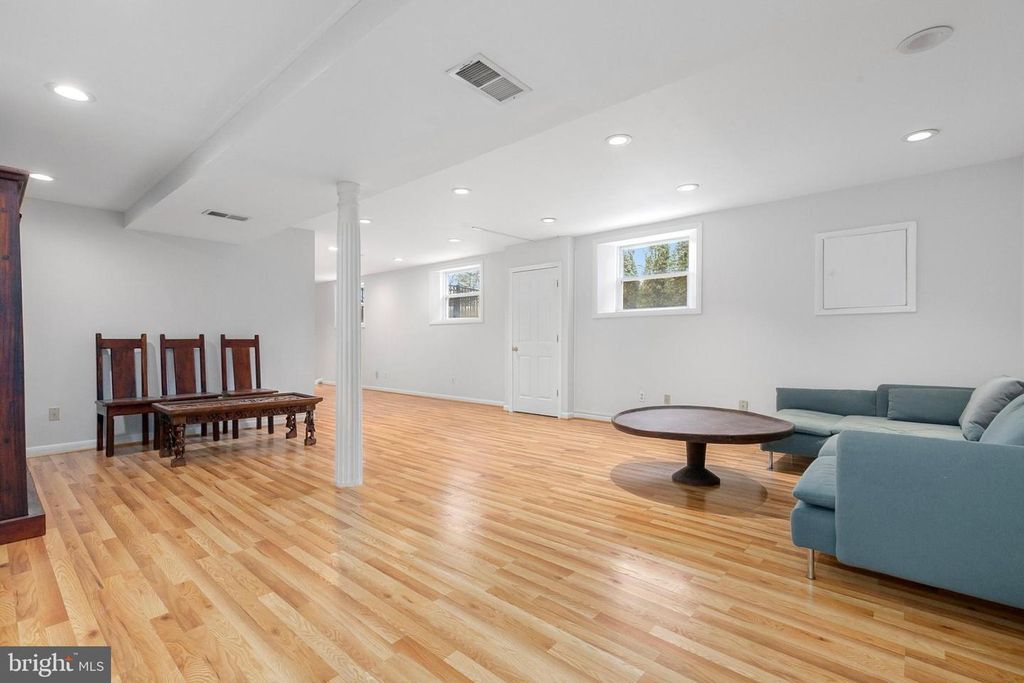 Image 25 of property listing at 9329 HARVEY RD, Silver Spring, MD 20910