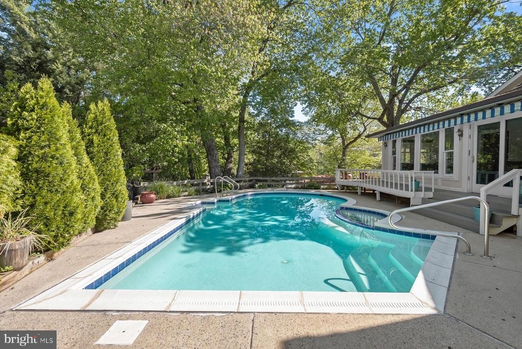 Image 29 of property listing at 9329 HARVEY RD, Silver Spring, MD 20910