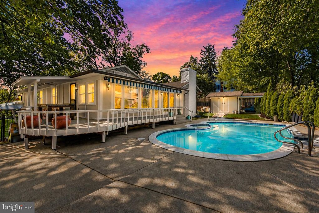 Image 33 of property listing at 9329 HARVEY RD, Silver Spring, MD 20910