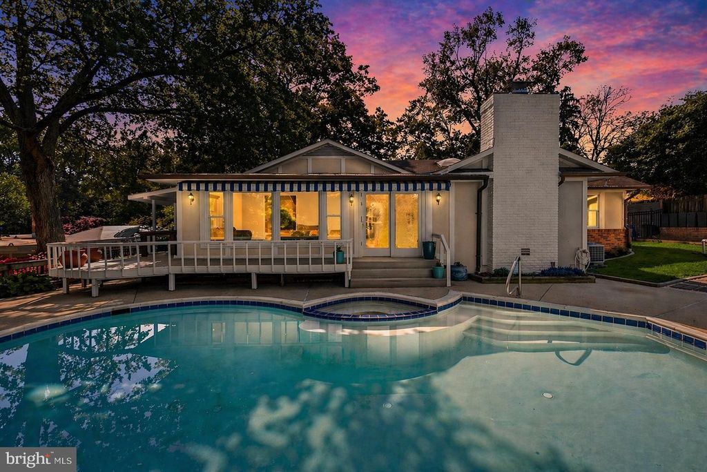 Image 34 of property listing at 9329 HARVEY RD, Silver Spring, MD 20910