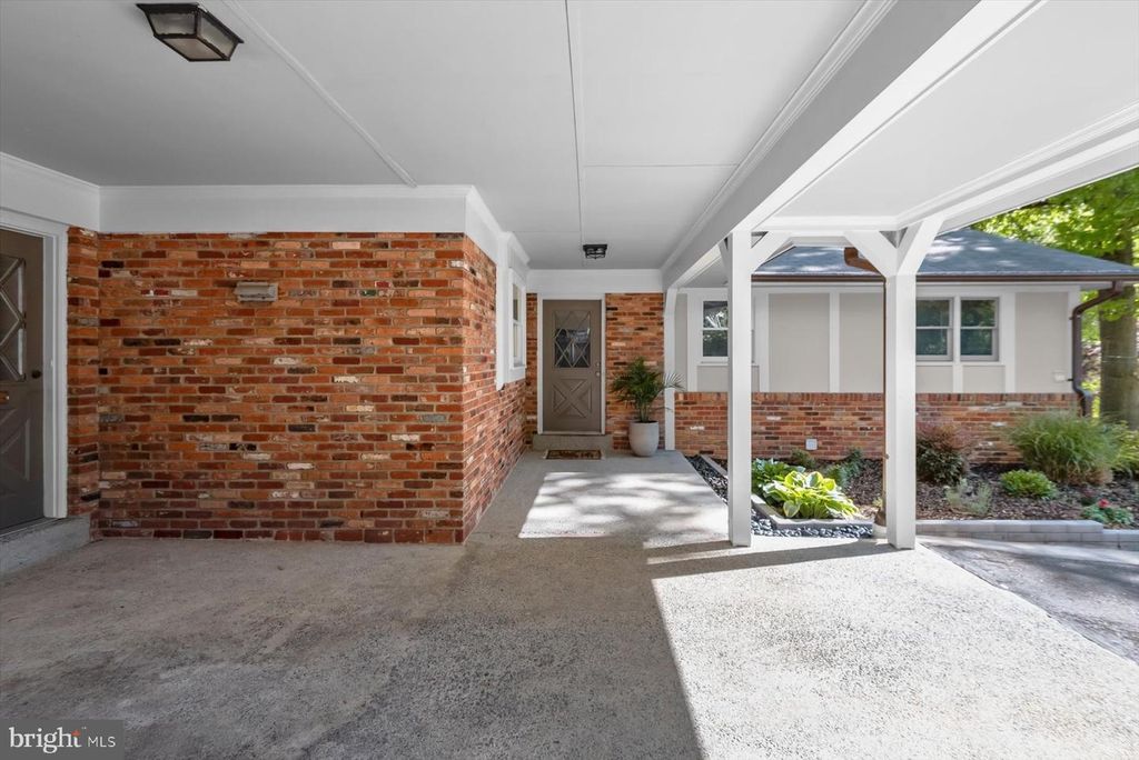 Image 4 of property listing at 9329 HARVEY RD, Silver Spring, MD 20910