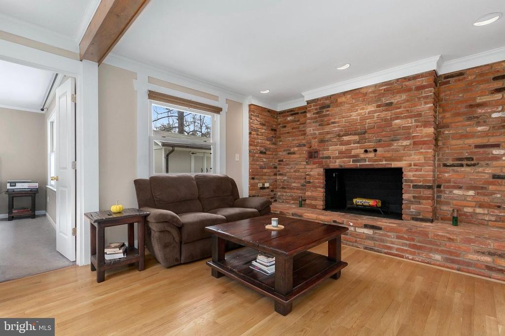 Image 6 of property listing at 9329 HARVEY RD, Silver Spring, MD 20910