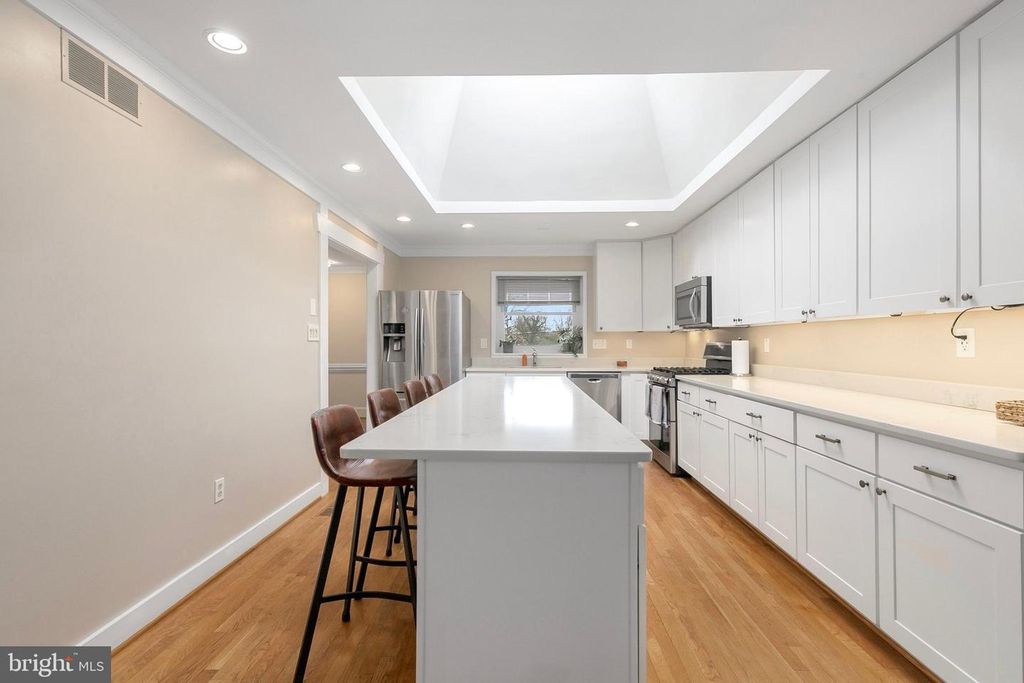 Image 9 of property listing at 9329 HARVEY RD, Silver Spring, MD 20910