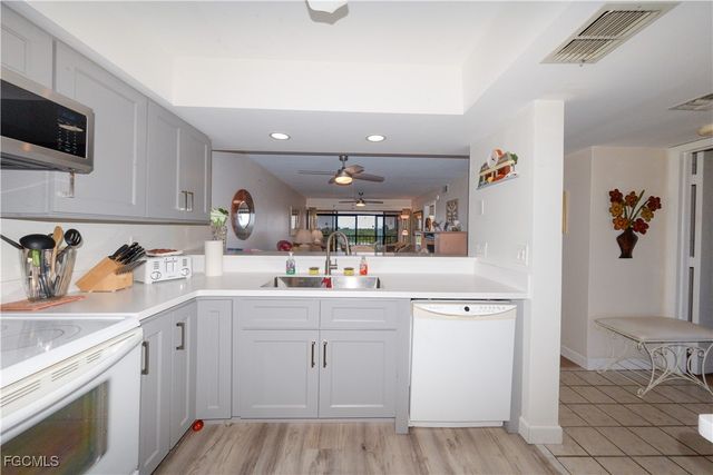 21490 Bay Village DR 264, Fort Myers Beach, FL 33931