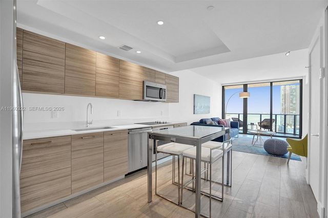 121 NE 34th St 2305, Miami, FL 33137