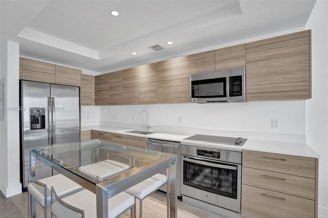 121 NE 34th St 2305, Miami, FL 33137