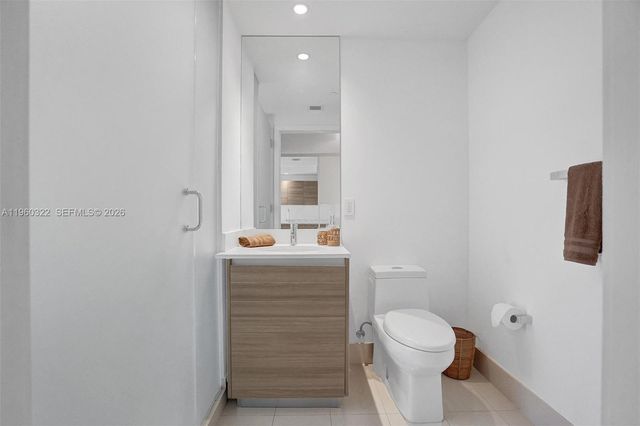 121 NE 34th St 2305, Miami, FL 33137