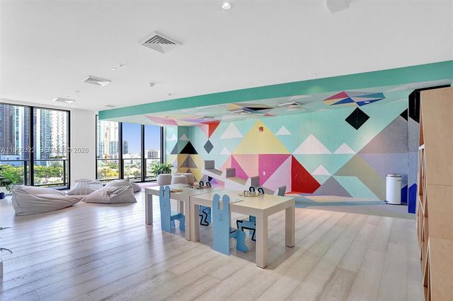 121 NE 34th St 2305, Miami, FL 33137