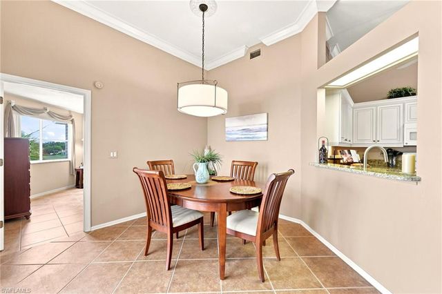 2671 Citrus Lake DR 306, Naples, FL 34109