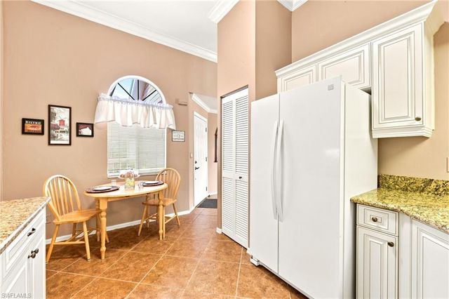 2671 Citrus Lake DR 306, Naples, FL 34109