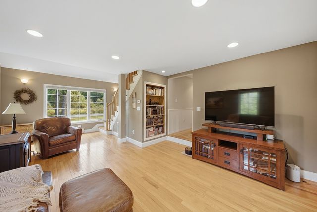80 Dodge Hill Rd, Sutton, MA 01590